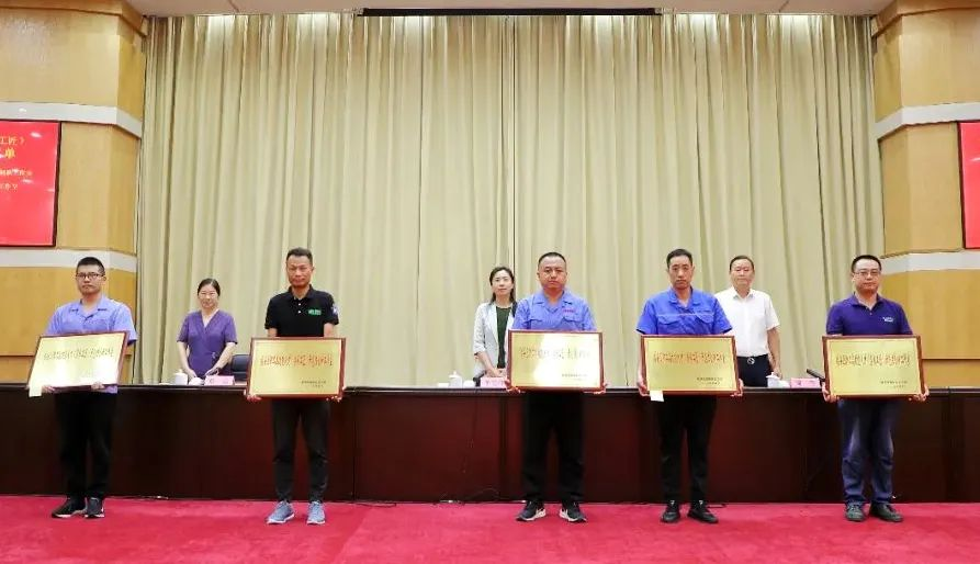 燈塔式人物丨技能大師郎冠軍，照亮萬(wàn)馬高壓事業(yè)